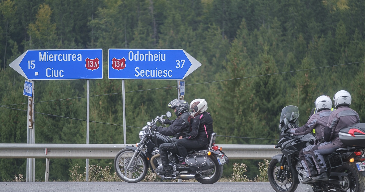 Fényvisszaverő háromszög, elsősegélydoboz és tűzoltó készülék nélkül is közlekedhetnek a motorosok